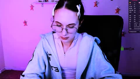 Linda  online show from January 18, 9:24 pm