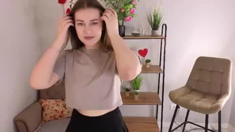 Mia online show from July 19, 10:40 am
