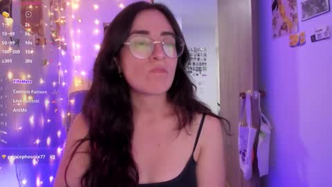 Giggles  online show from October 28, 12:33 am