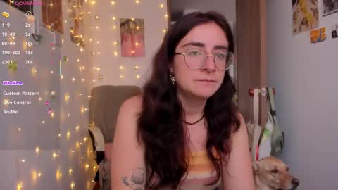 Giggles  online show from November 5, 10:01 pm