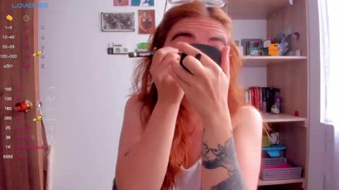 Giggles  online show from March 4, 1:17 pm