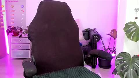 Linda  --  online show from March 6, 5:11 pm