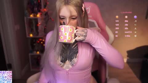 Lina online show from December 17, 7:20 pm