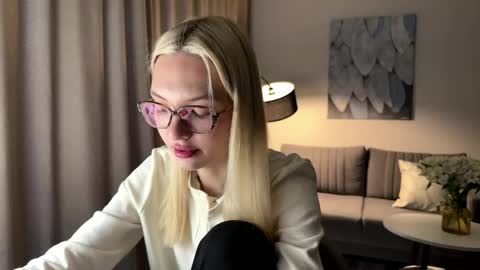 Emma online show from April 20, 5:16 pm