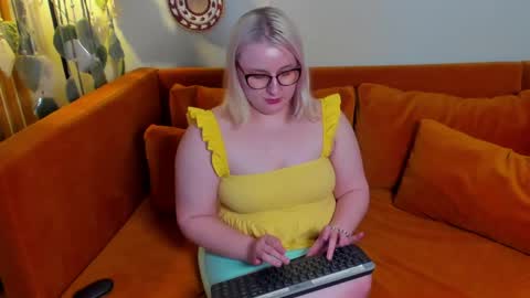 LioraArdyn online show from April 3, 1:51 pm