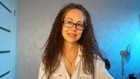 Liora Weiss online show from June 3, 2:33 pm