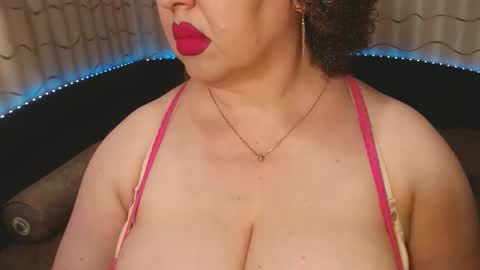 Snapshot of lipsaddiction chatting on October 12, 10:44 pm LIpsAddiction online show from October 12, 10:44 pm