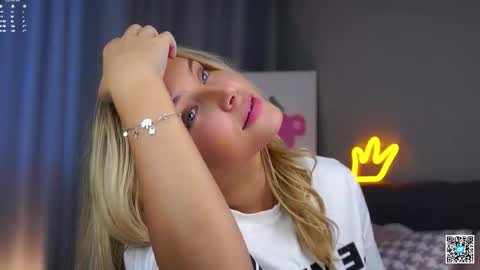 Snapshot of lipswithsmileonthem chatting on October 9, 5:24 am Amelia online show from October 9, 5:24 am