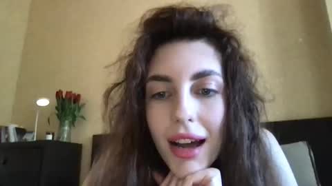 lipsylolly online show from March 9, 8:52 am