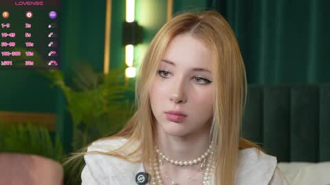 lira_yummy online show from April 8, 4:15 am