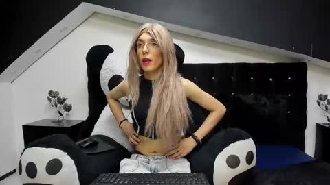 Lis  online show from March 1, 8:35 pm