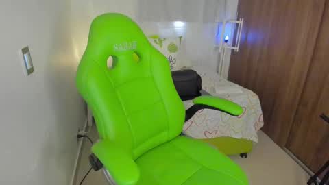 Snapshot of lisa_gerrard_ chatting on February 10, 2:59 pm Lisa online show from February 10, 2:59 pm