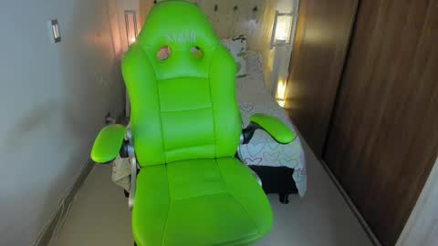 Snapshot of lisa_gerrard_ chatting on October 14, 5:05 pm Lisa online show from October 14, 5:05 pm