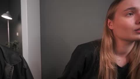 Elisabeth or Lisa online show from November 28, 8:05 pm