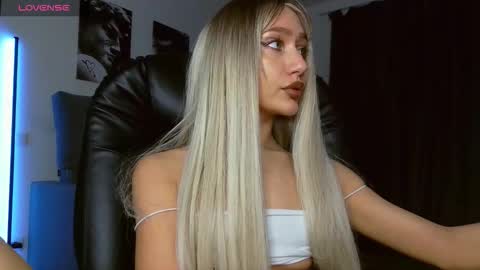 Lisa online show from January 9, 7:19 pm