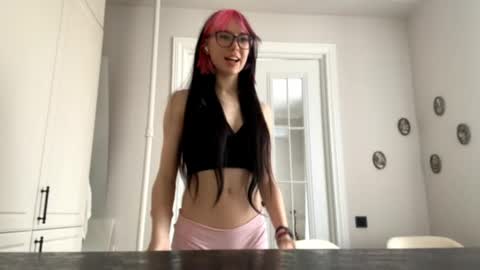 Aileen online show from April 17, 8:06 am