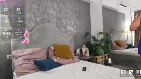 lisacroft online show from May 29, 7:28 am