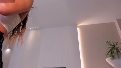 Lisa  Flowers online show from December 18, 11:27 am