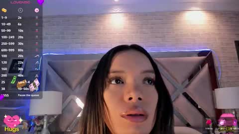 lisawalker_ online show from October 6, 3:08 pm