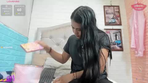 VANESSA online show from April 6, 1:01 pm