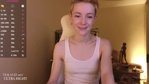Snapshot of litllle_alis_a chatting on March 3, 6:35 pm Alisa online show from March 3, 6:35 pm