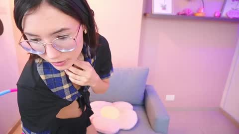 Little Effy online show from March 1, 9:15 pm