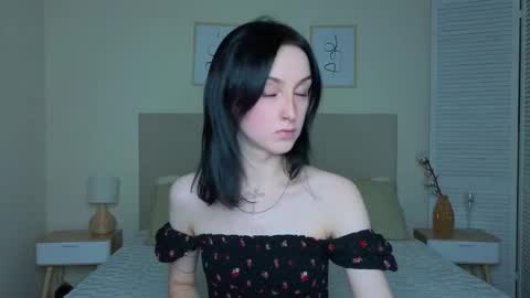 little_mollee online show from October 22, 12:40 pm