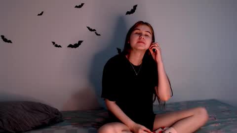 Snapshot of little_owlx chatting on October 23, 3:35 pm Alice.. online show from October 23, 3:35 pm