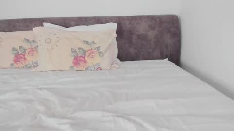 hey im anna online show from February 17, 8:09 am