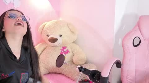 Ari online show from April 20, 7:17 pm