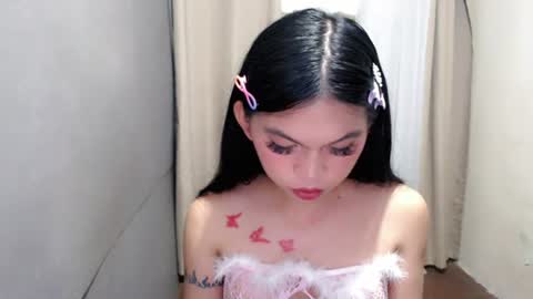 littlelace_ online show from July 19, 1:30 am