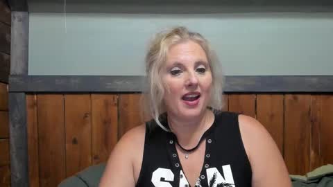 lisanixs online show from September 14, 10:00 pm