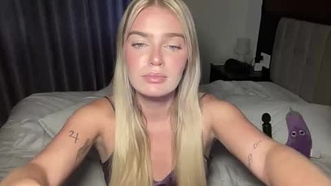 Marciabrady online show from November 23, 4:43 am