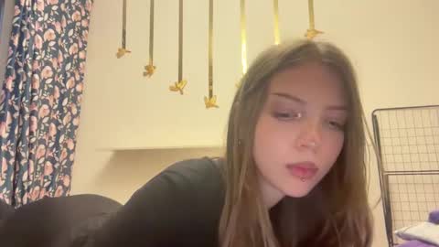 littleprincess3000 online show from April 4, 2:46 pm