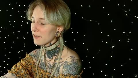 Snapshot of littlespacemouse chatting on December 19, 8:44 pm Niki  free tg channel with some photos gifs and info about streams  online show from December 19, 8:44 pm