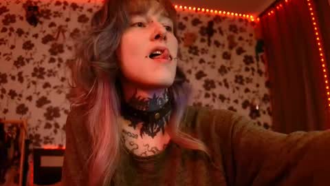 Snapshot of littlespacemouse chatting on September 12, 10:23 pm Niki  free tg channel with some photos gifs and info about streams  online show from September 12, 10:23 pm