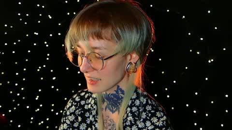 Snapshot of littlespacemouse chatting on December 21, 2:14 pm Niki  free tg channel with some photos gifs and info about streams  online show from December 21, 2:14 pm