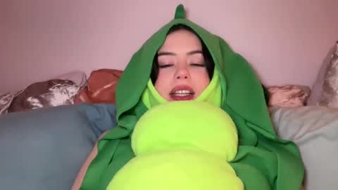 Little Sugar Pea  online show from January 5, 3:11 am