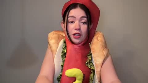 Little Sugar Pea  online show from October 31, 7:14 pm