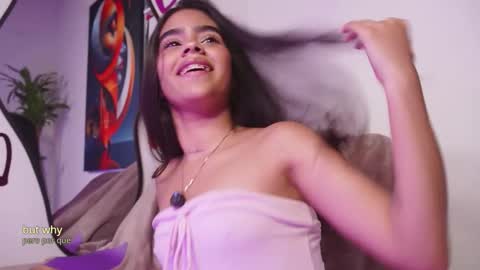 littletammy_ online show from November 8, 5:05 pm