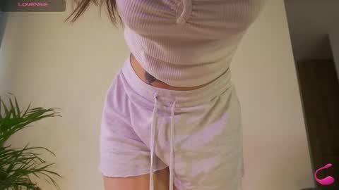 Snapshot of livestream18x chatting on October 29, 2:52 pm Emily  R online show from October 29, 2:52 pm