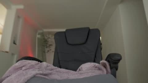 Snapshot of livestream18x chatting on January 20, 2:46 pm Emily  R online show from January 20, 2:46 pm