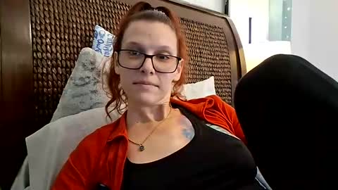 Snapshot of livingwithlilith chatting on September 26, 6:10 am Lilith online show from September 26, 6:10 am
