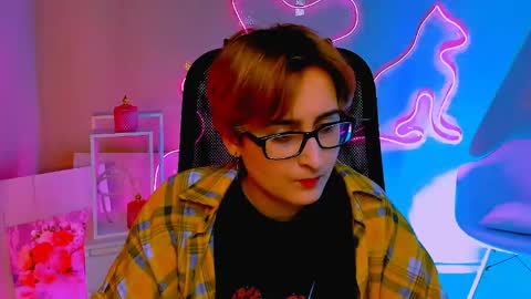 LixeLuna online show from April 19, 6:25 am