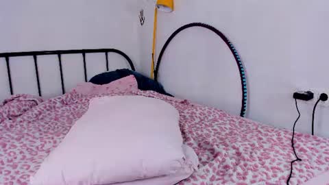 liyaflyhigh online show from June 11, 3:21 pm