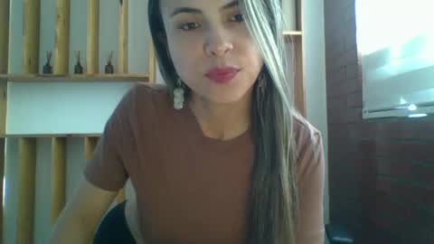 Snapshot of liz_28 chatting on October 7, 8:27 pm liz_28 online show from October 7, 8:27 pm