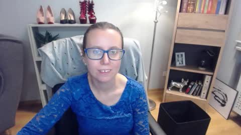 Snapshot of lizzy_sparkle chatting on October 23, 5:31 am Lizzy online show from October 23, 5:31 am
