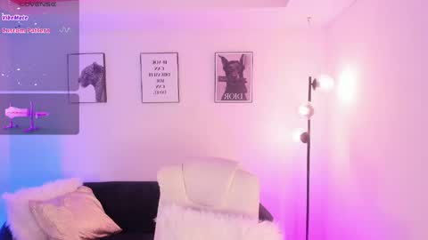 lizzyponcee online show from May 24, 6:31 am