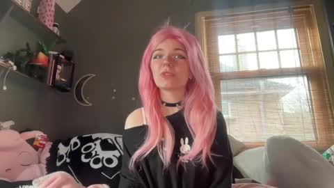 Snapshot of lizzyylovesick chatting on February 17, 2:06 pm lizzybunny online show from February 17, 2:06 pm