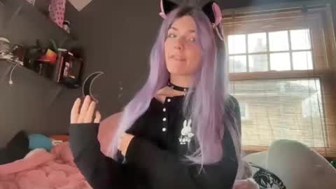 Snapshot of lizzyylovesick chatting on February 12, 2:10 pm lizzybunny online show from February 12, 2:10 pm